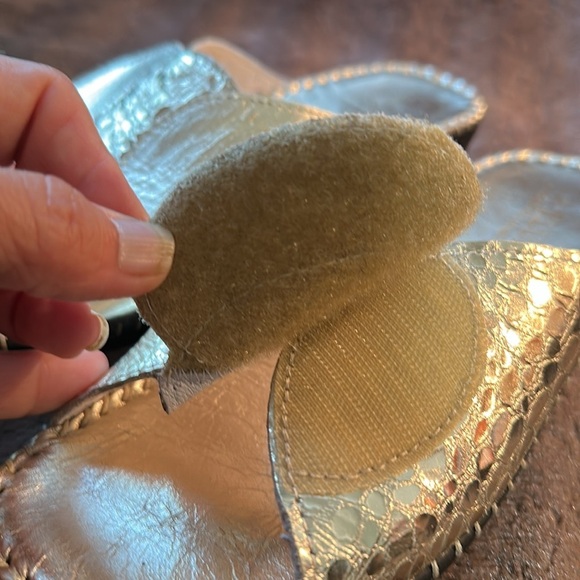 NWOB LA PLUME Paola Gold Slide Sandal Sz  7 - Picture 7 of 14